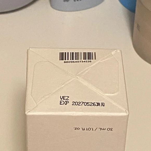 Niacinamide 10% + TXA 4% Serum - Red - Picture 4 of 6